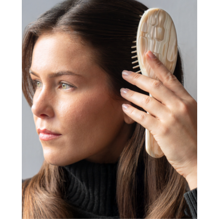 Light Rhodoid Oval Brush – Short Pins | Ideal for Long, Fine Hair