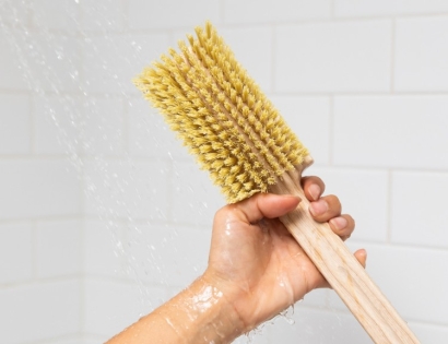 Body Brushing: Benefits, precautions, and our tips